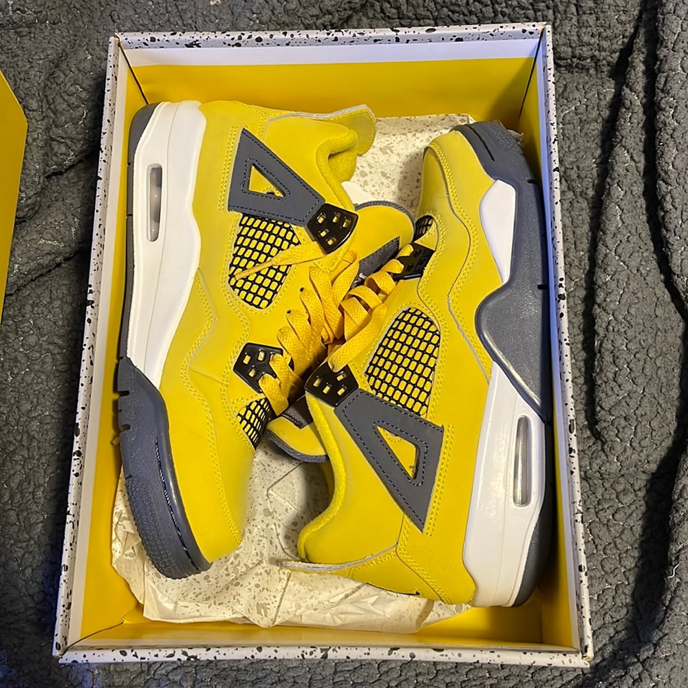 Jordan 4s “lightning” ⚡️